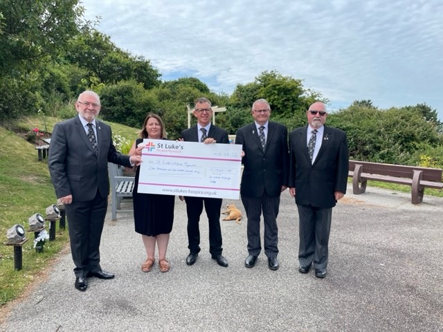 Bryan Elms, Andrew McConaghy, Phil Collins, Paul Stephenson present a cheque to Sarah Willis, Partnership Lead of St Luke's Hospice