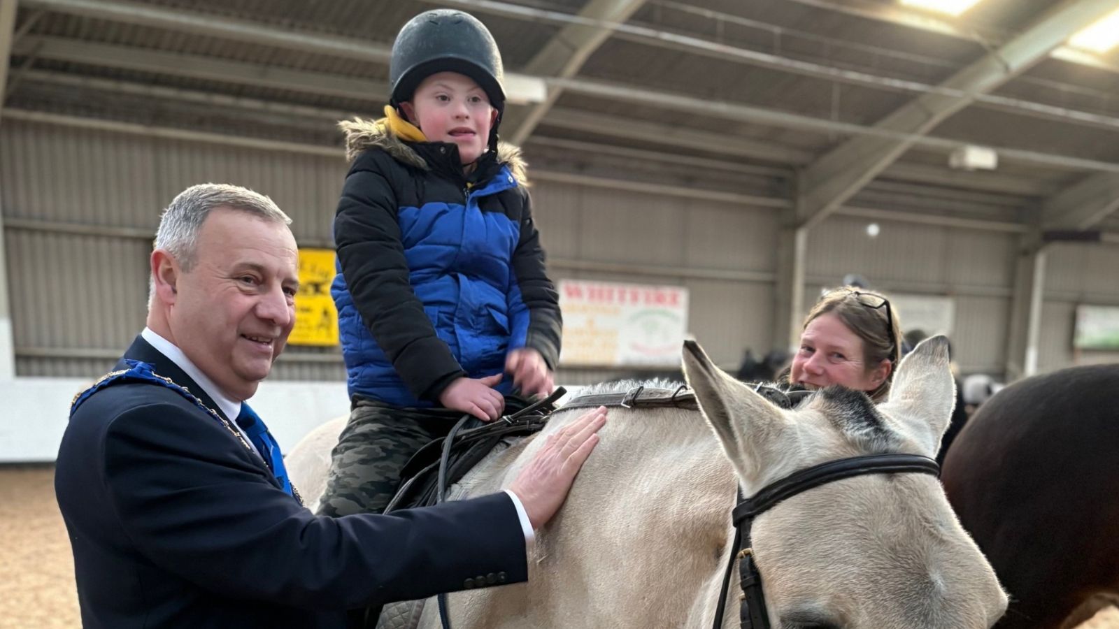 Thanks to a grant from West Lancashire Freemasons to the Ride2success charity, more than 600 disabled children and young people between 8 and 25 years old will be able to take advantage of riding therapy and other inclusive sports activities, which will help with their physical, social, and emotional development.