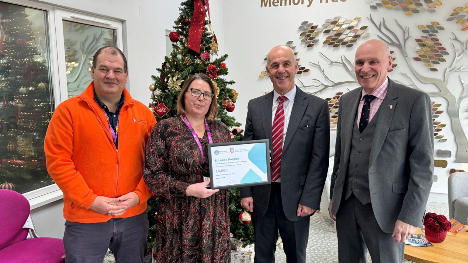 Devon's Freemasonsdonate £4,000 to help the team at St Lukes Hospice continue its compassionate care. 