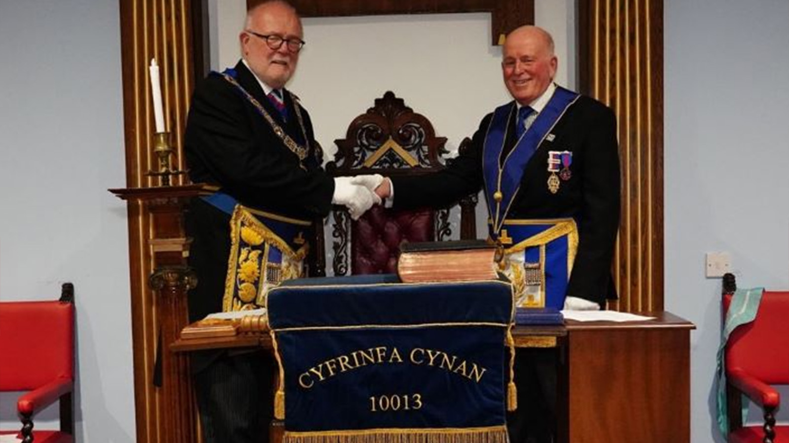 Two Freemasons shaking hands