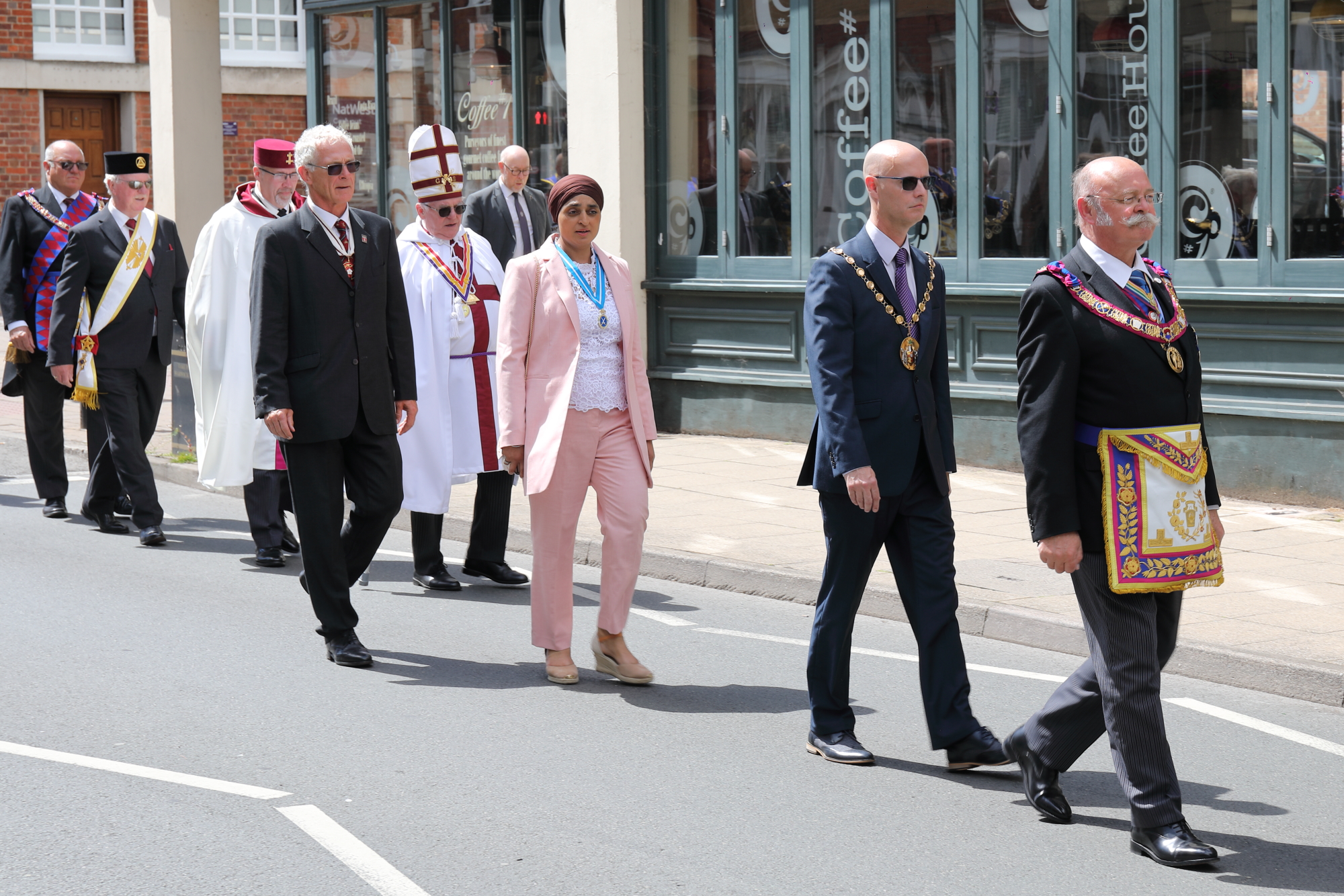 Local community leaders joined Warwickshire Freemasons as they paraded in glorious sunshine along the main high street in Warwick, from the Lodge rooms at Alderson House to the twelfth-century collegiate church of St Mary, for their annual multi-faith service.